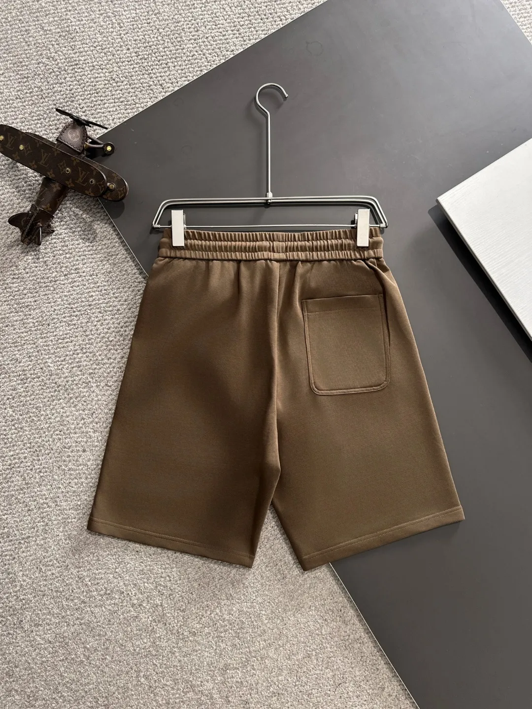 Next day delivery P300 High-end goods Big Goose 2025 new summer elastic band casual shorts, counter-customized fabrics, high breathability and comfort, impeccable details, brand element design concept, reflecting high quality. It feels delicate and soft! It presents a casual cut and the upper body shape is great! Size: M-4XL